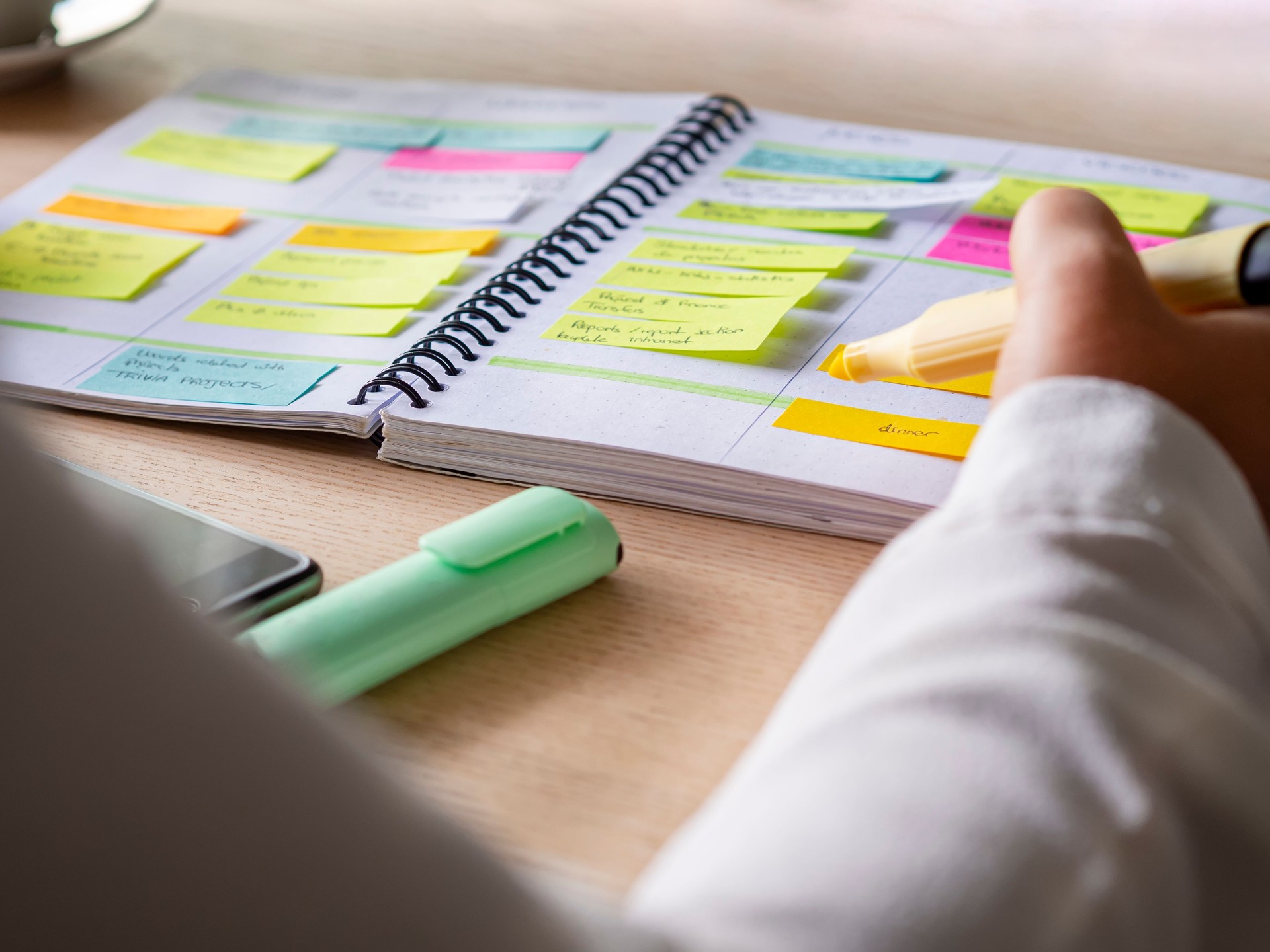 agenda organize with color-coding sticky for time management